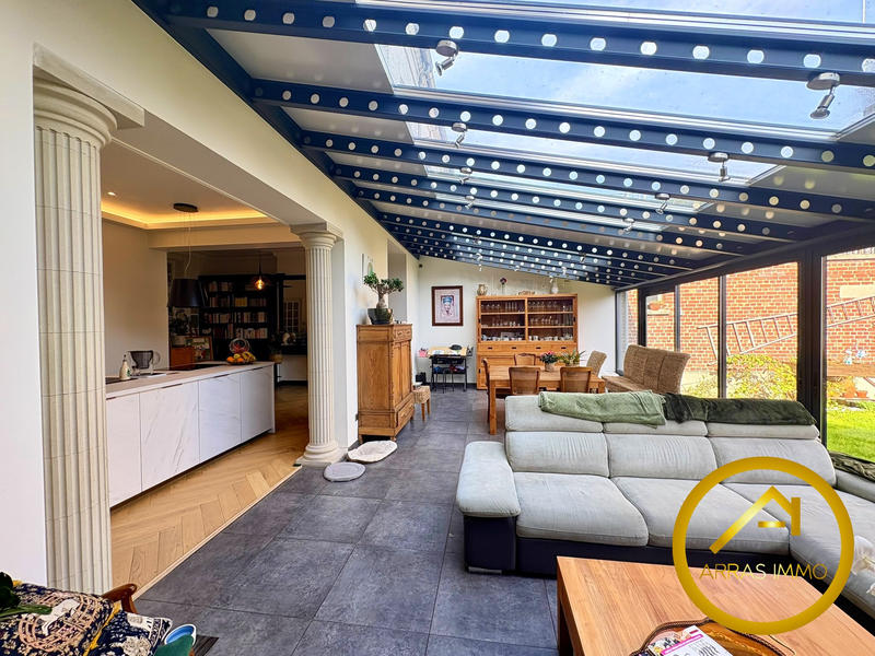 Maison - 260 m² - 8 pièces