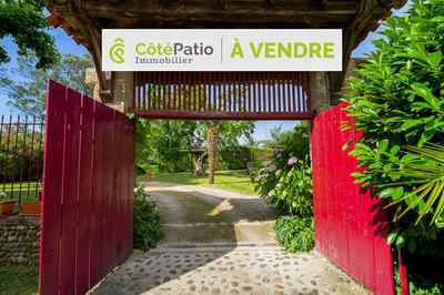 Maison - 260 m² - 8 pièces