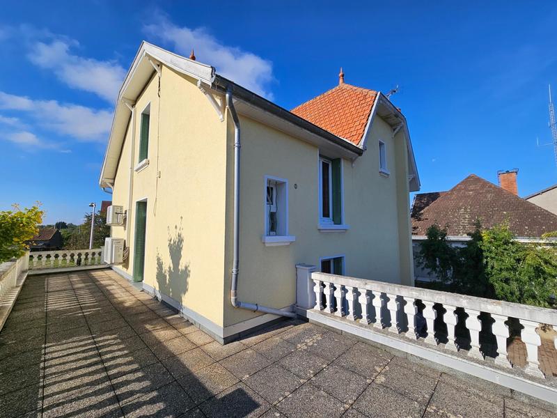 Maison - 220 m² - 9 pièces