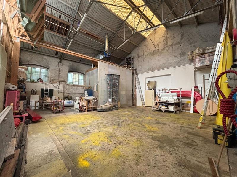 Local commercial - 352 m² - 6 pièces