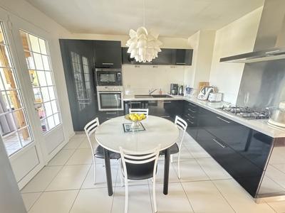 Villa - 217 m² - 8 pièces