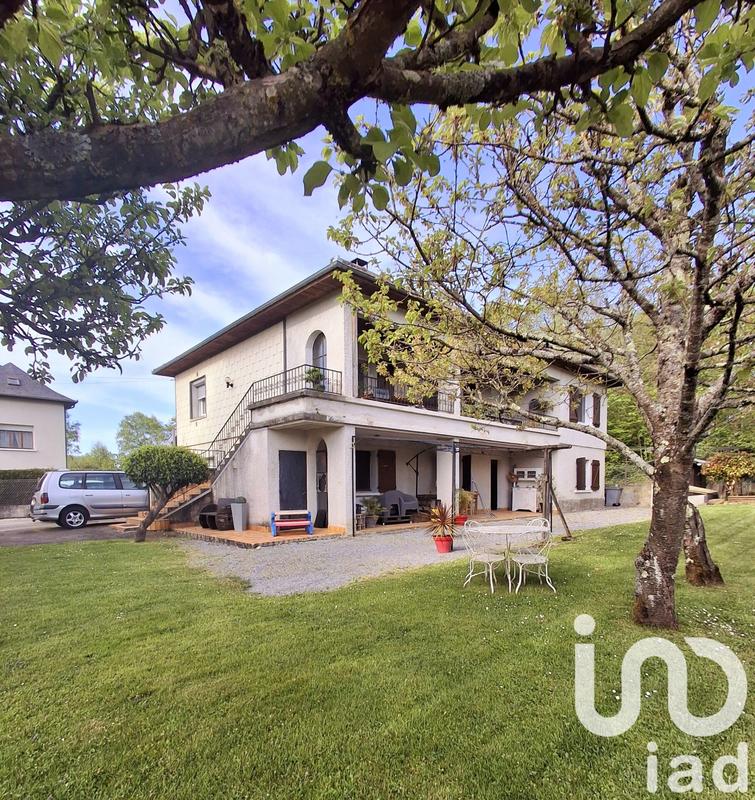 Maison - 218 m² - 8 pièces