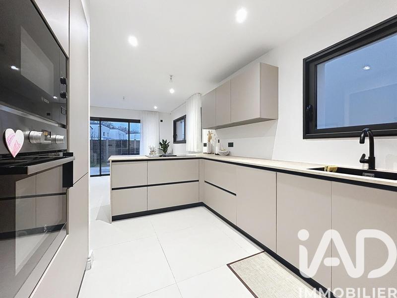 Maison - 121 m² - 6 pièces