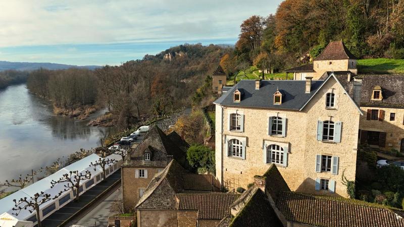 Maison - 260 m² - 10 pièces