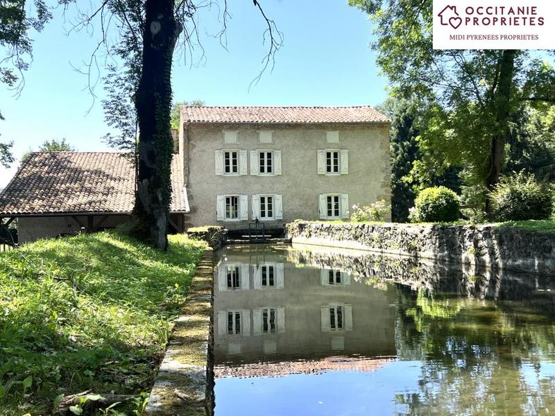 Propriété - 213 m² - 7 pièces