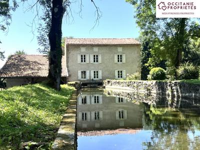 Propriété - 213 m² - 7 pièces