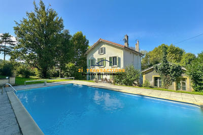 Maison - 285 m² - 9 pièces