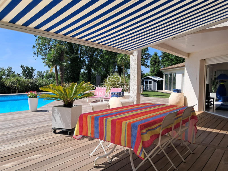 Maison - 350 m² - 10 pièces