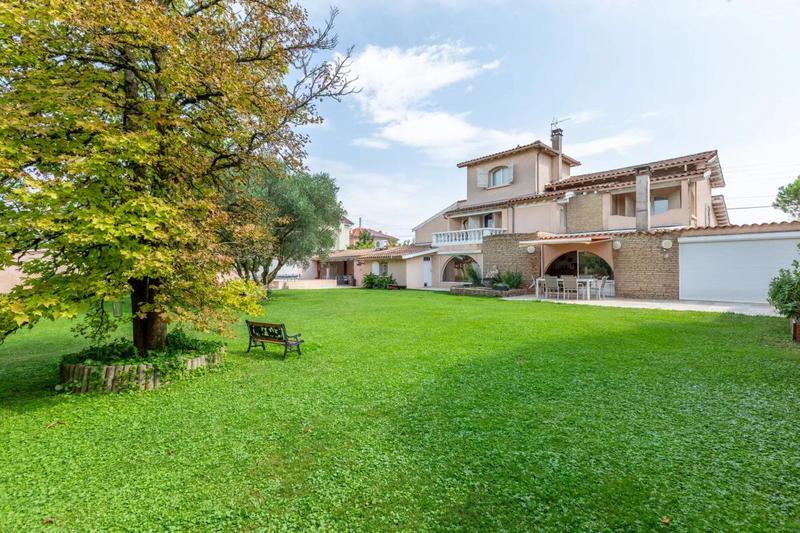 Maison - 221 m² - 6 pièces