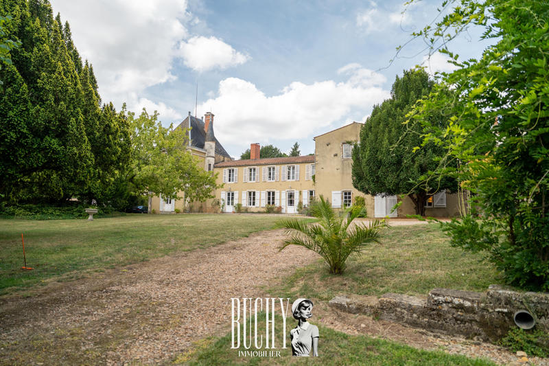 Maison - 488 m² - 16 pièces