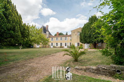 Maison - 488 m² - 16 pièces