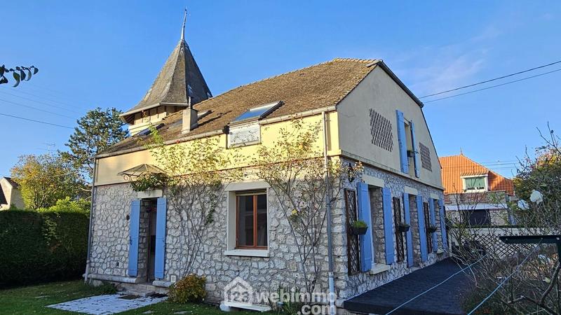 Maison - 165 m² - 8 pièces