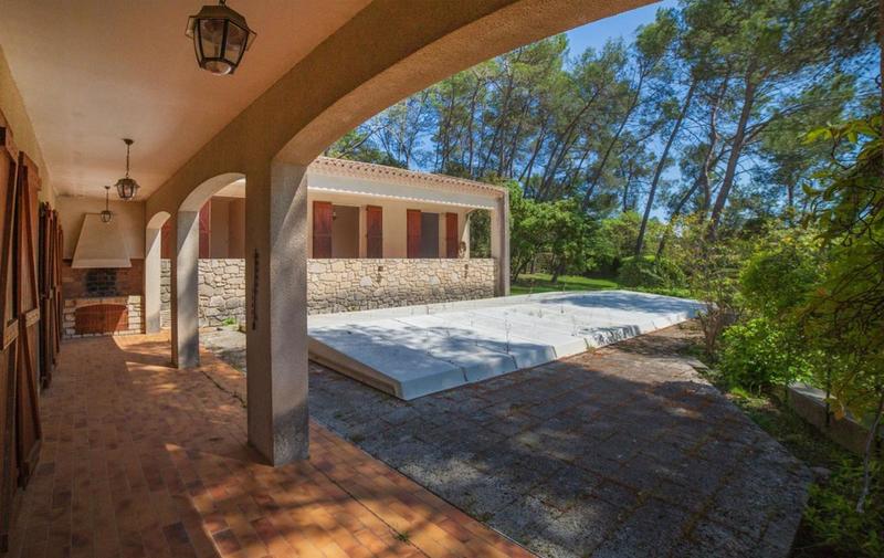 Maison - 248 m² - 9 pièces