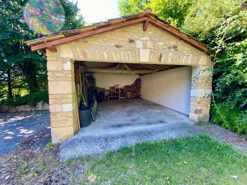 Propriété - 245 m² - 6 pièces