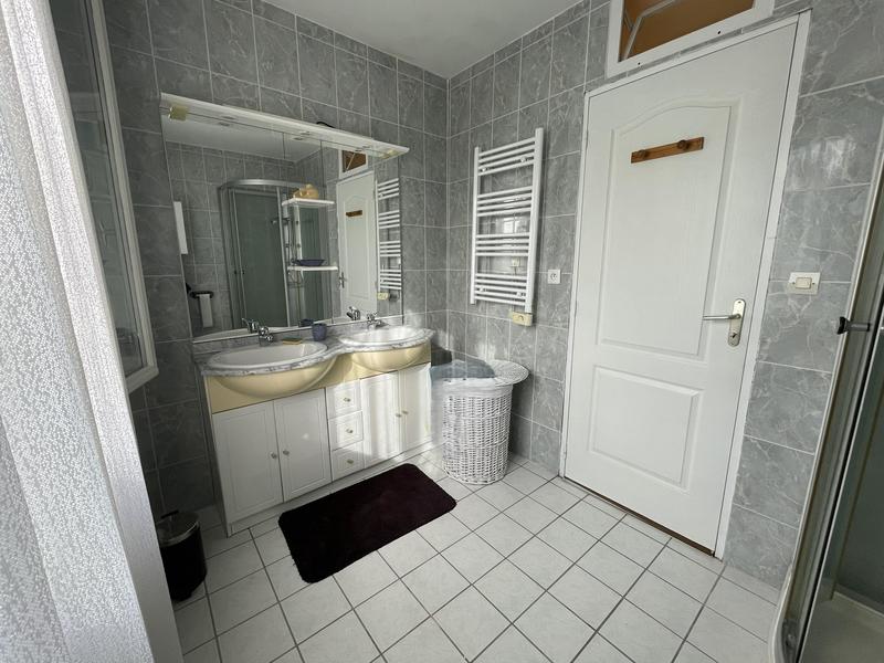 Maison - 188 m² - 8 pièces