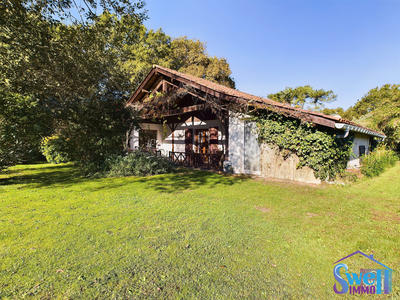 Maison traditionnelle - 282 m² - 14 pièces