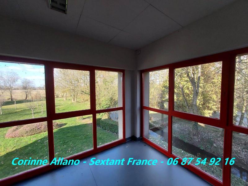 Maison - 1 528 m² - 40 pièces
