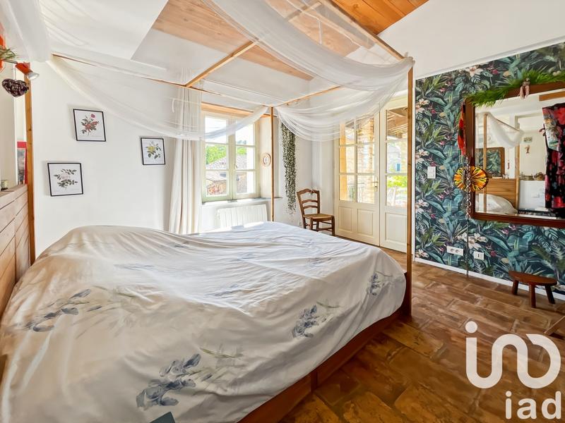 Maison - 230 m² - 8 pièces