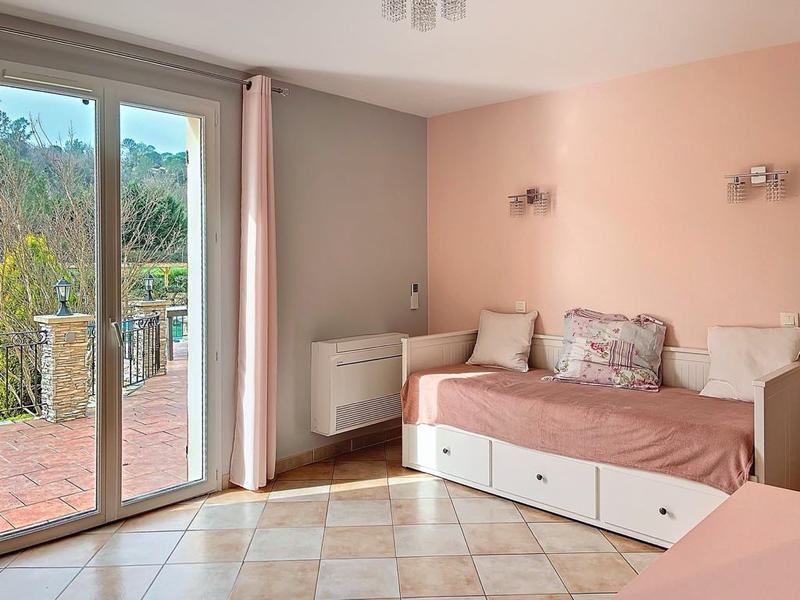 Maison - 230 m² - 10 pièces