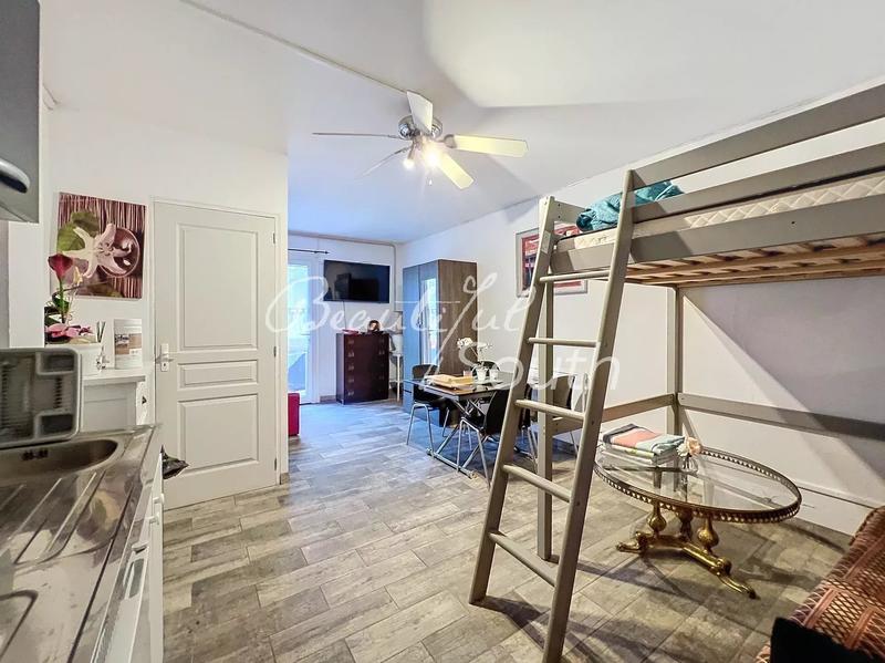 Maison - 278 m² - 8 pièces