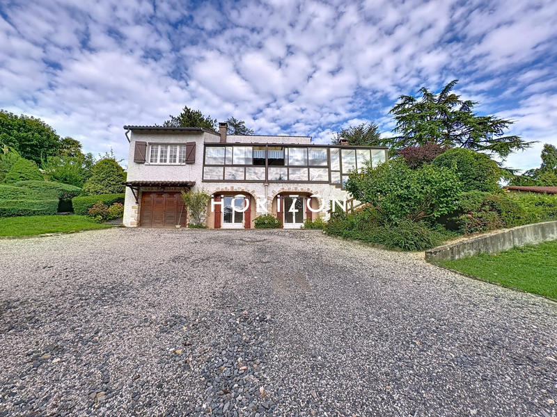 Maison - 224 m² - 7 pièces