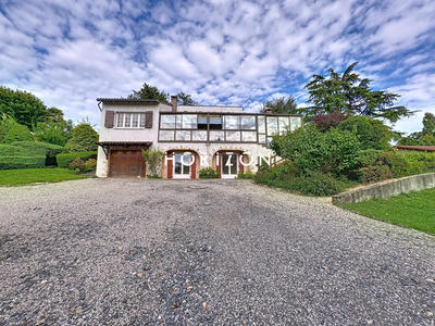 Maison - 224 m² - 7 pièces