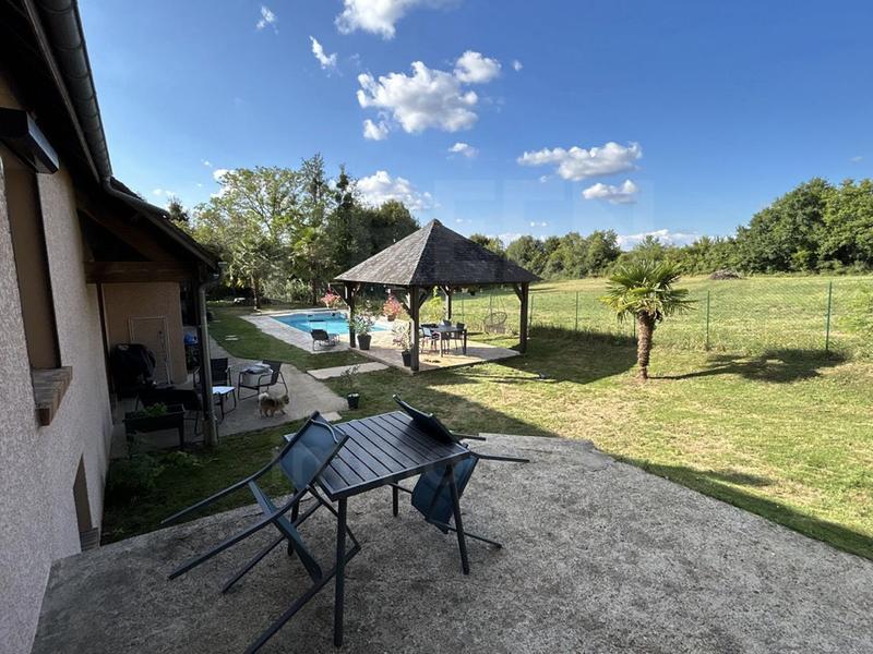 Maison - 216 m² - 6 pièces