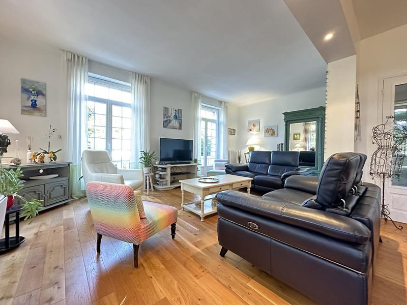 Maison - 260 m² - 11 pièces