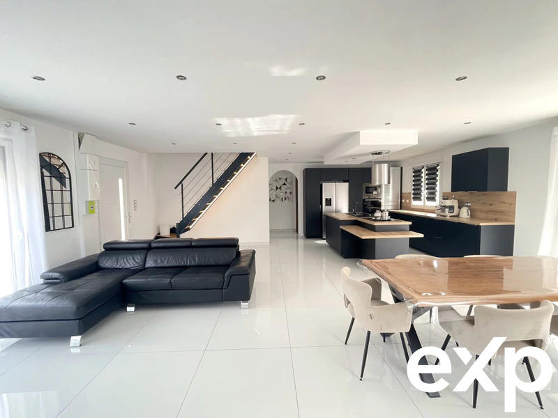 Maison - 147 m² - 6 pièces