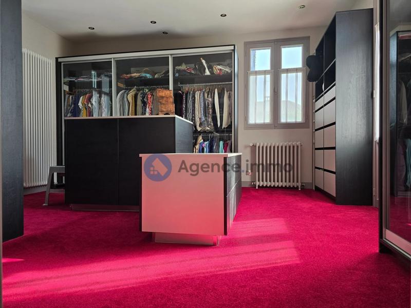 Maison - 207 m² - 6 pièces