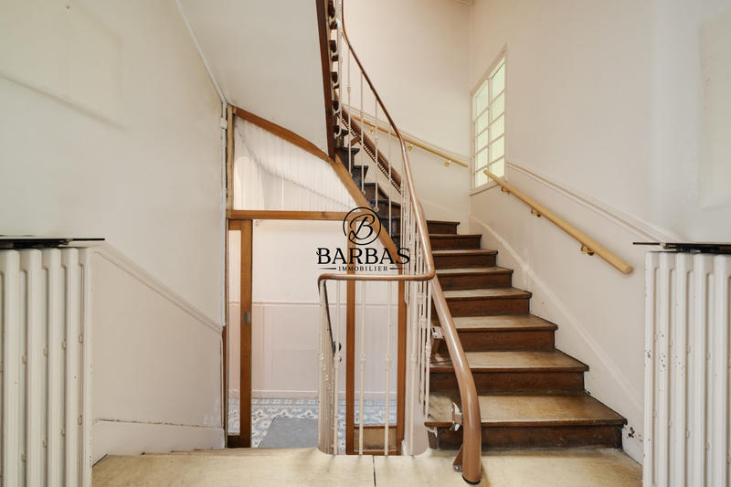 Maison - 220 m² - 12 pièces