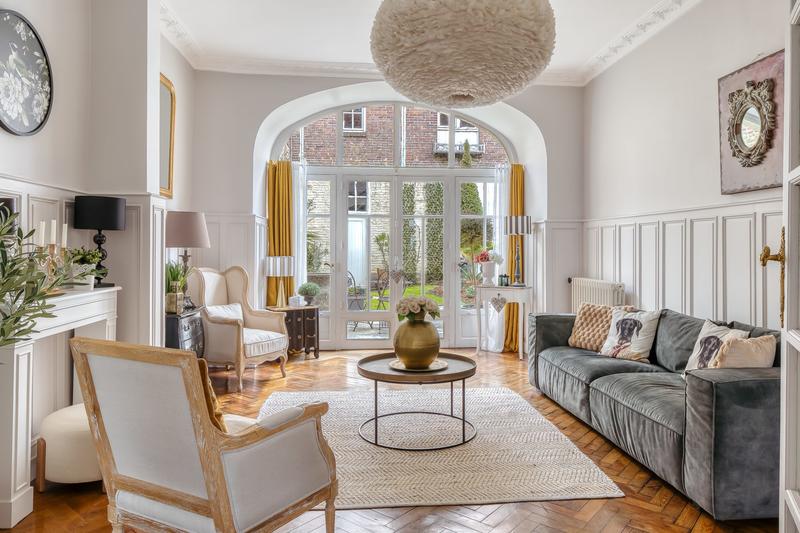 Maison - 233 m² - 12 pièces