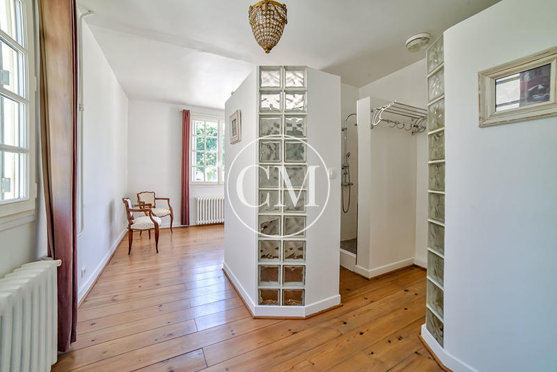 Maison - 278 m² - 8 pièces