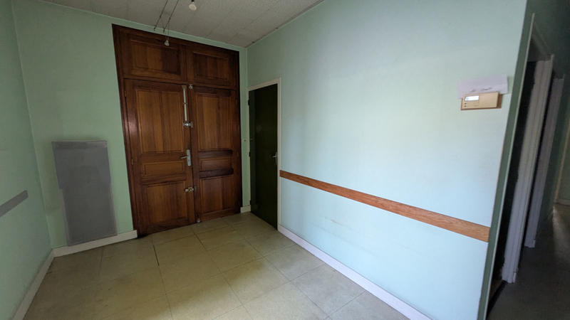 Local commercial - 95 m² - 7 pièces