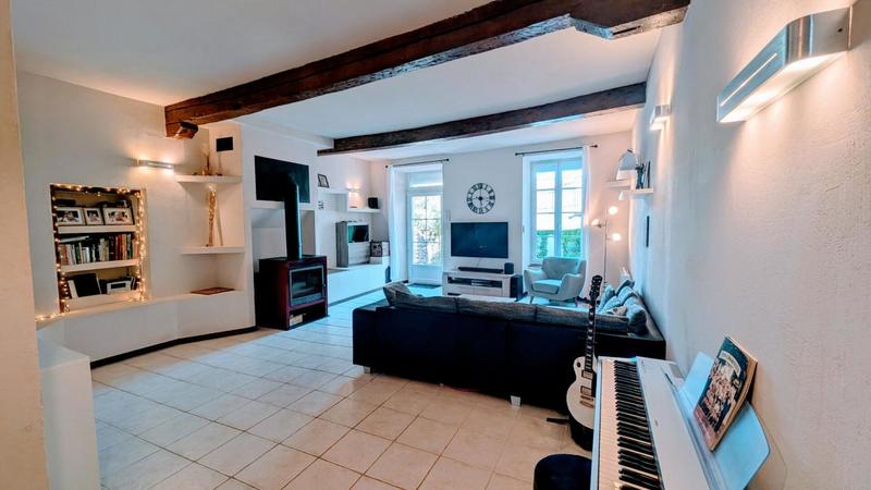 Maison - 161 m² - 11 pièces