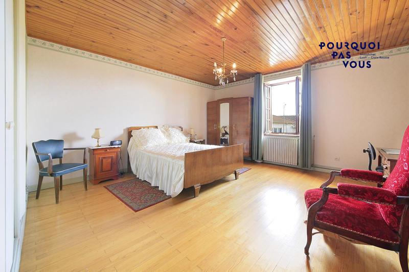 Maison - 232 m² - 6 pièces