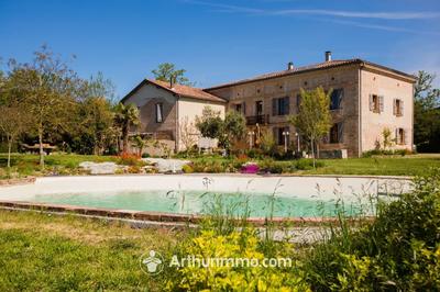 Maison - 557 m² - 20 pièces