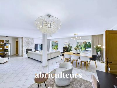 Villa - 261 m² - 12 pièces