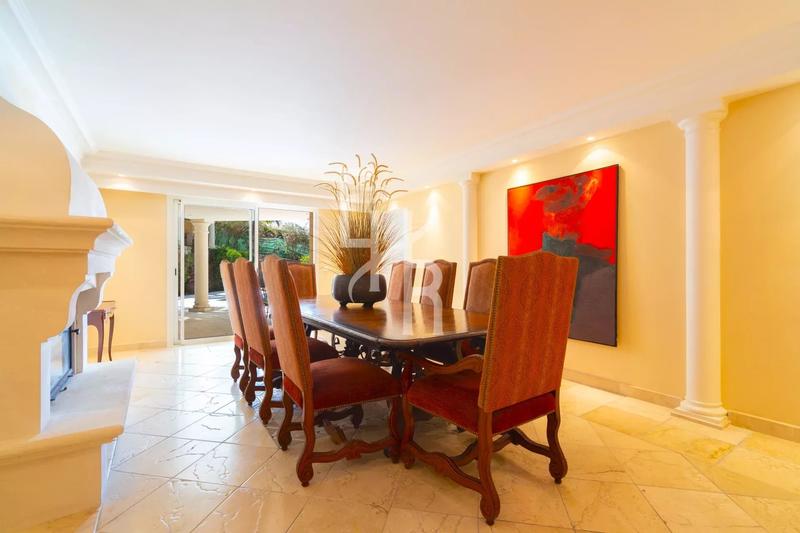 Villa - 256 m² - 10 pièces