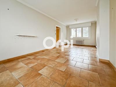 Maison - 93 m² - 5 pièces