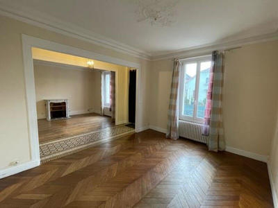 Maison - 183 m² - 9 pièces
