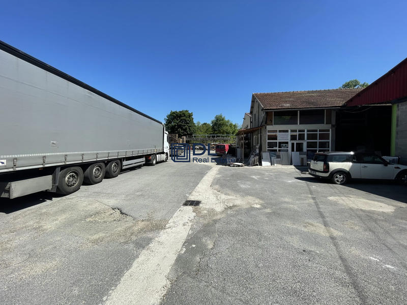 Terrain commercial - 5 400 m²