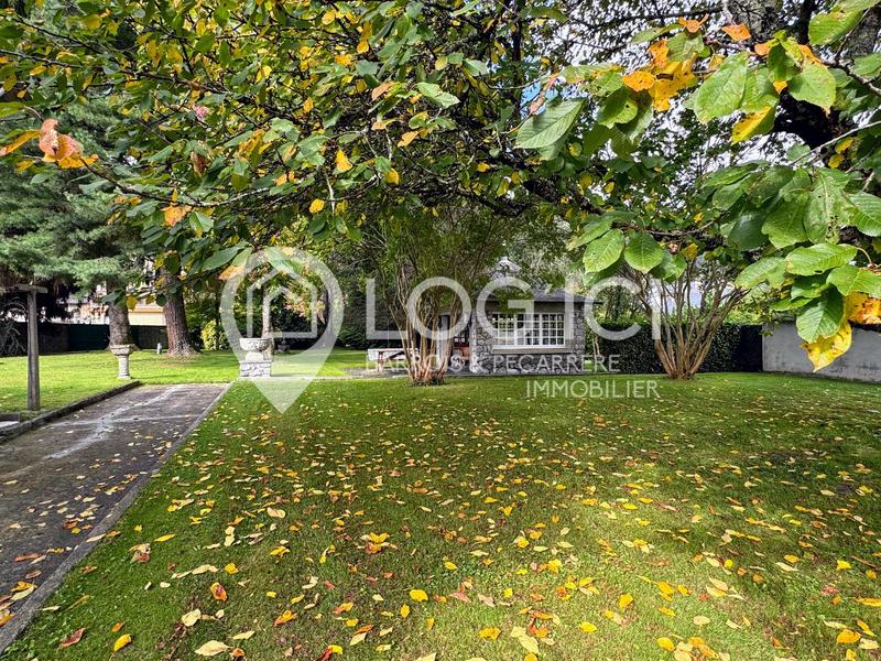 Maison - 338 m² - 13 pièces