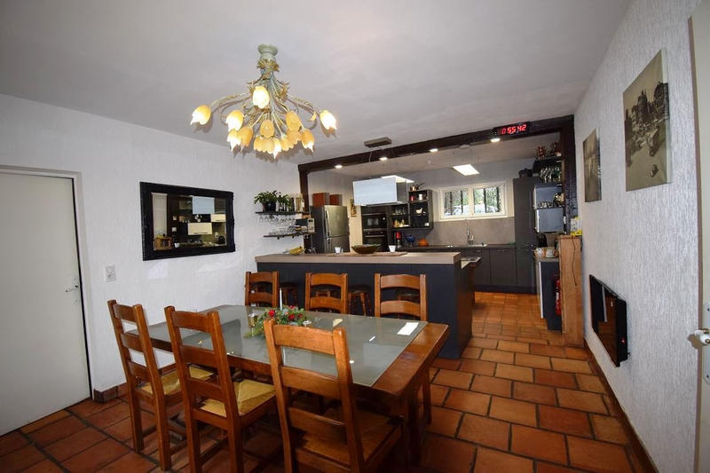 Maison - 253 m² - 8 pièces