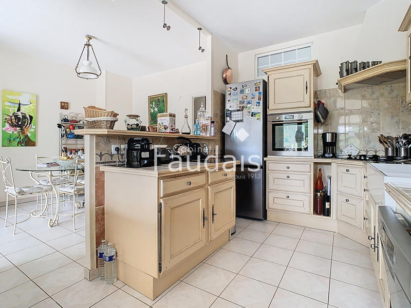 Maison - 168 m² - 7 pièces