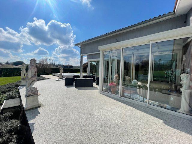 Maison - 262 m² - 7 pièces