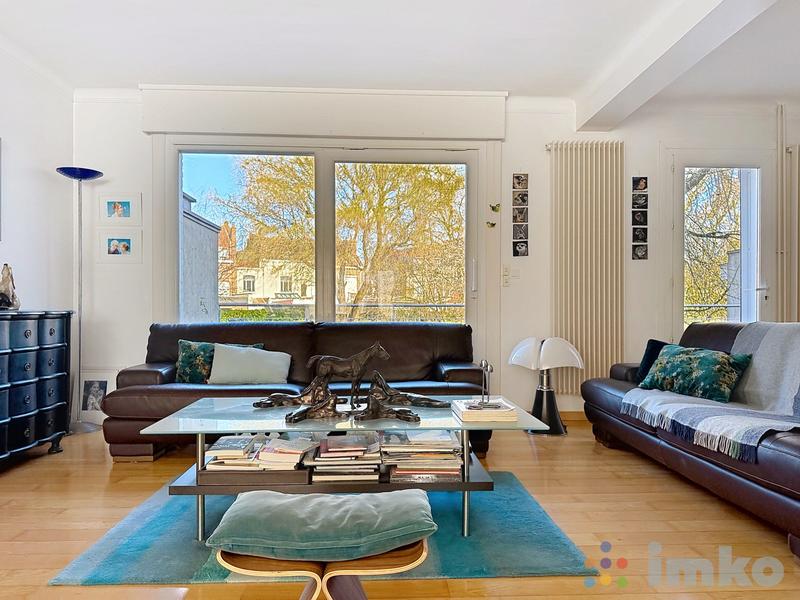 Maison - 256 m² - 8 pièces