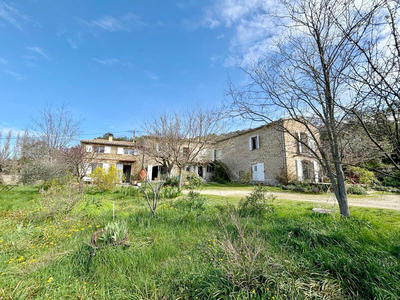 Mas - 260 m² - 17 pièces