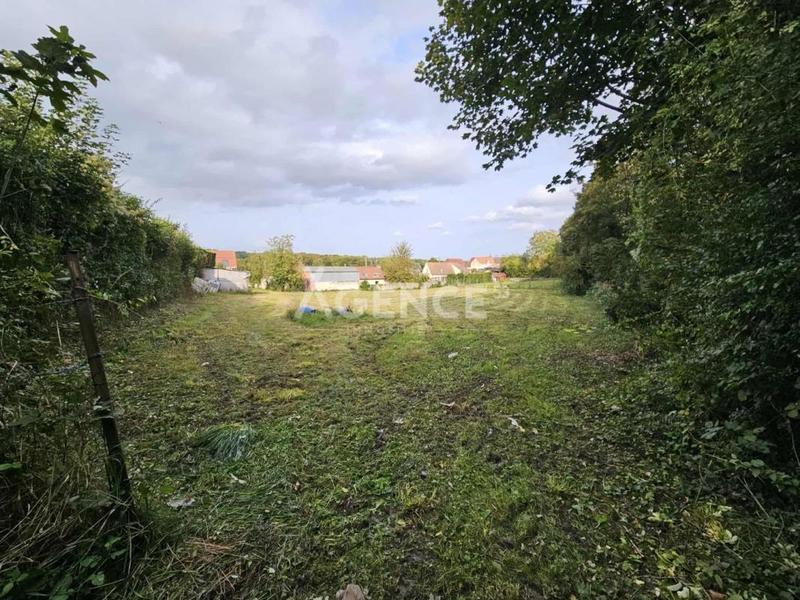 Terrain constructible - 2 855 m²