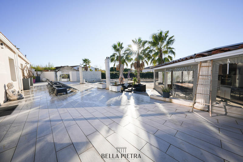 Maison - 203 m² - 7 pièces